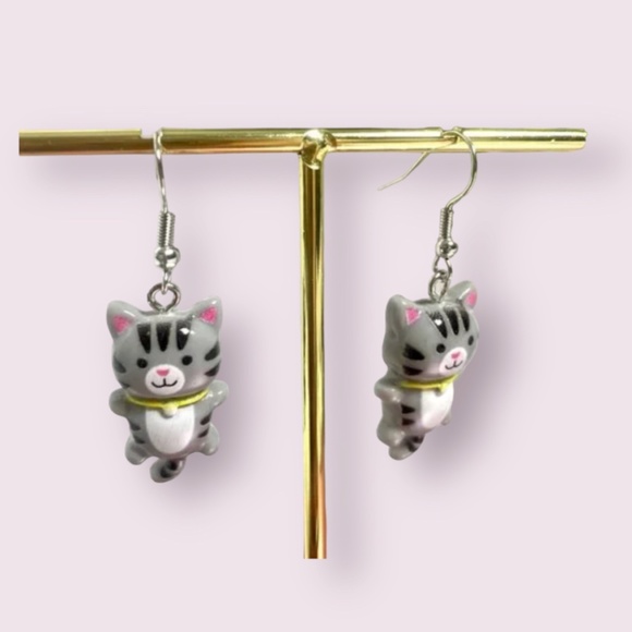 ❤️ FREE Cat Kitten Animal Drop Trendy Girly Paw Modern Art Pop Artsy Earrings - Picture 1 of 5